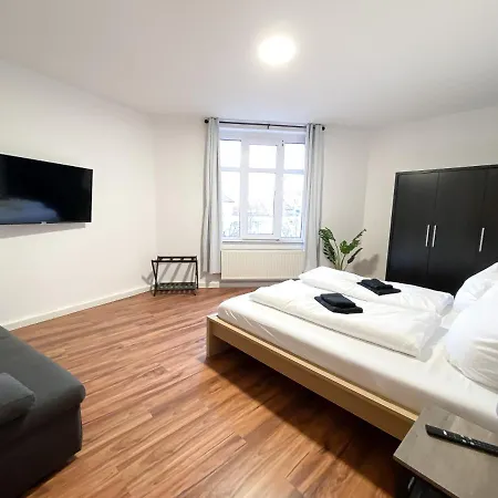 Komfortables Nah An Porsche & Flughafen - Schreibtisch, Sehr Schnelles Internet & Queensize-bett Appartement Leipzig