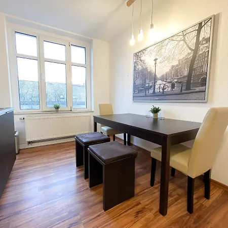 Komfortables Nah An Porsche & Flughafen - Schreibtisch, Sehr Schnelles Internet & Queensize-bett Appartement Leipzig