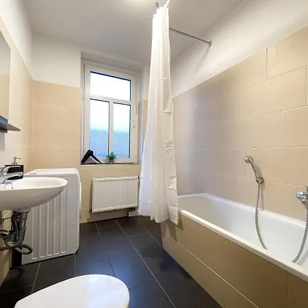 Appartement Komfortables Nah An Porsche & Flughafen - Schreibtisch, Sehr Schnelles Internet & Queensize-bett *