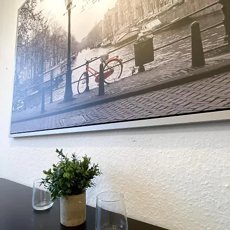 Komfortables Nah An Porsche & Flughafen - Schreibtisch, Sehr Schnelles Internet & Queensize-bett Appartement Leipzig