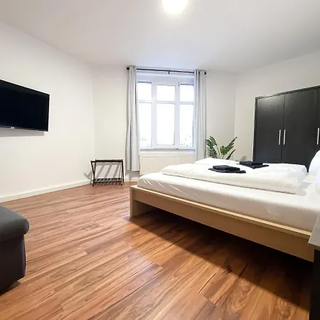 Komfortables Nah An Porsche & Flughafen - Schreibtisch, Sehr Schnelles Internet & Queensize-bett Leipzig