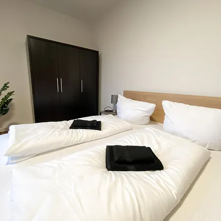 Komfortables Nah An Porsche&flughafen - Schreibtisch, Sehr Schnelles Internet&queensize-bett Apartment *