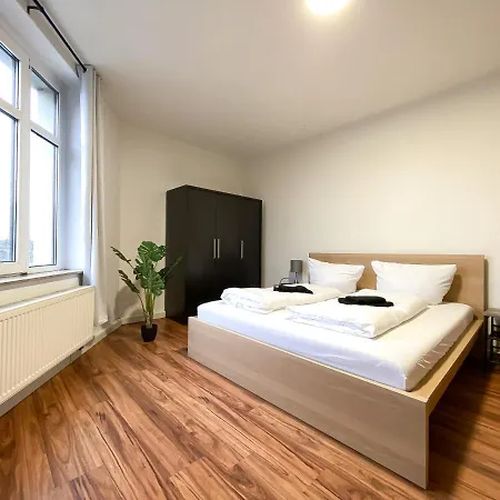 Komfortables Nah An Porsche&flughafen - Schreibtisch, Sehr Schnelles Internet&queensize-bett * Leipzig