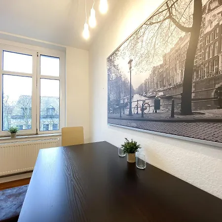 Komfortables Nah An Porsche&flughafen - Schreibtisch, Sehr Schnelles Internet&queensize-bett Apartment