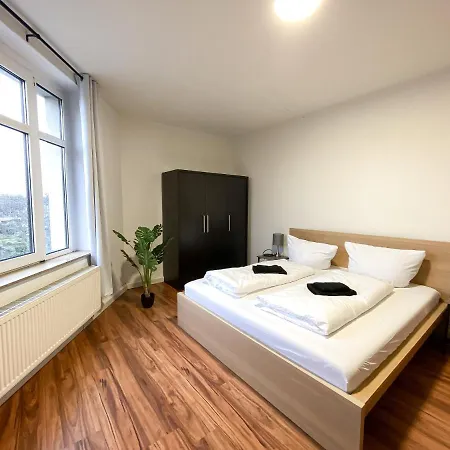 Komfortables Nah An Porsche&flughafen - Schreibtisch, Sehr Schnelles Internet&queensize-bett * Leipzig